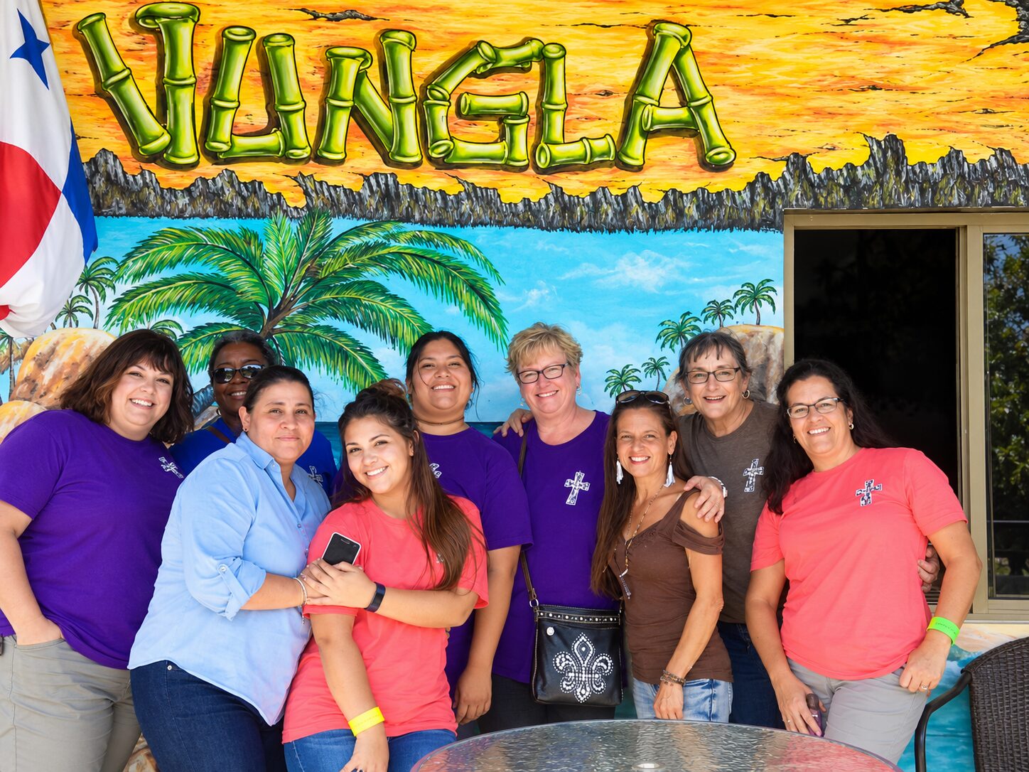 Visitors and the Jungla team at the sanctuary